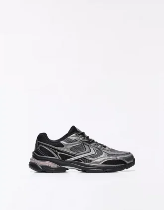 Asymmetric Sports Detail – Sneakers