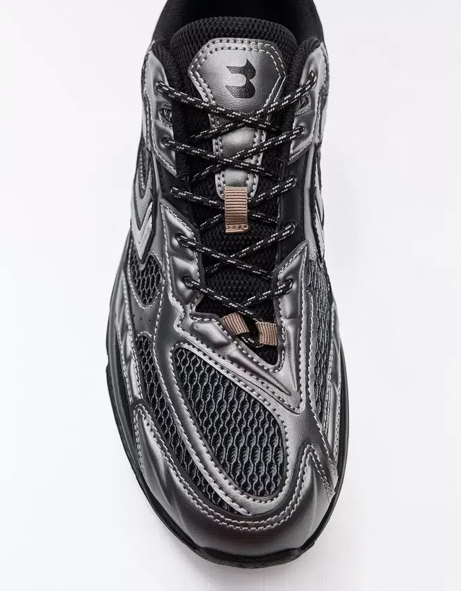 Asymmetric Sports Detail – Sneakers Asymmetric Sports Detail – Sneakers