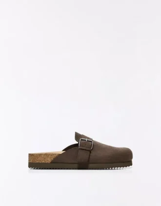 Clog with Buckle Detail – Men
