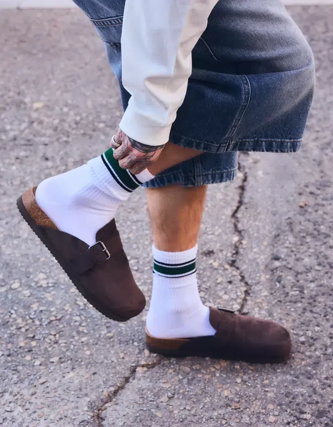 Clog with Buckle Detail – Men Clog with Buckle Detail – Men