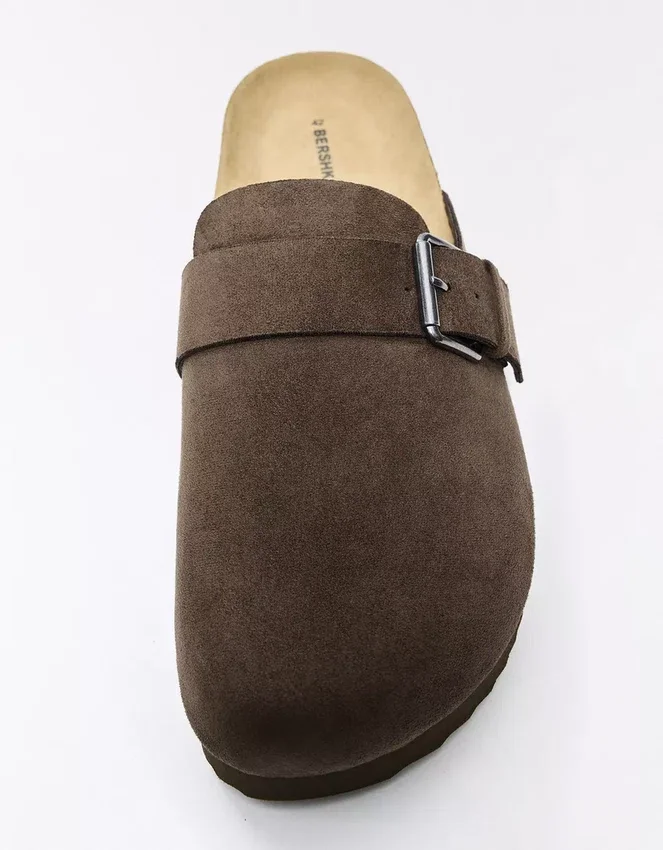 Clog with Buckle Detail – Men Clog with Buckle Detail – Men