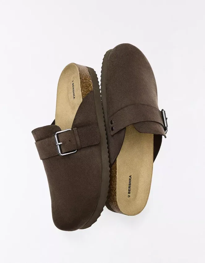 Clog with Buckle Detail – Men Clog with Buckle Detail – Men