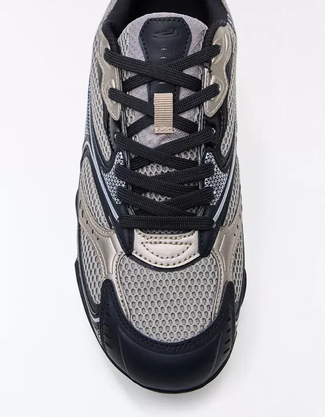 Fine Sole Sports Shoe – Sneakers Fine Sole Sports Shoe – Sneakers