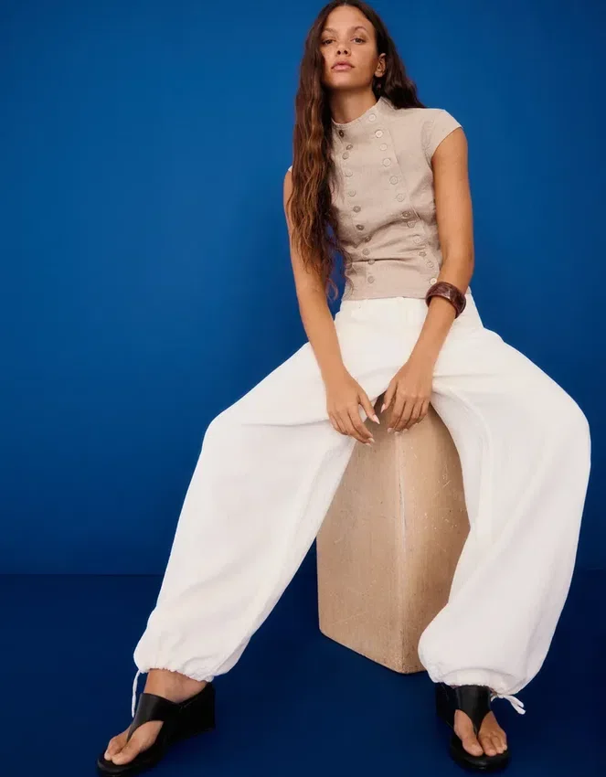 Low-Rise Wide Balloon Fit Jeans Low-Rise Wide Balloon Fit Jeans