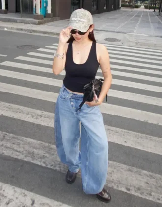 Low-Rise Wide-Leg Barrel Jeans with Front Buttons
