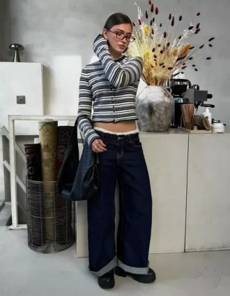 Low-Rise Wide-Leg Jeans